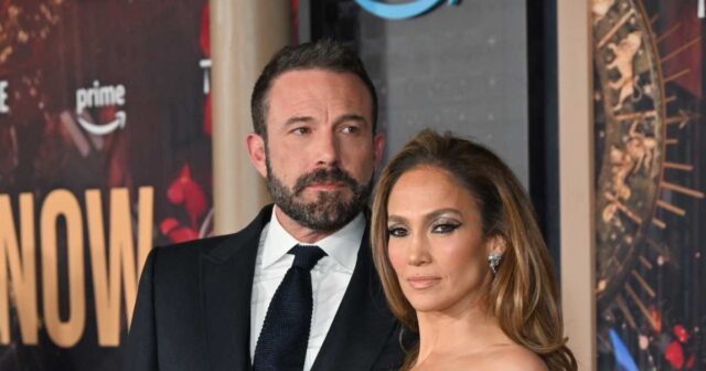 Ben Affleck nennt Jennifer Lopez während eines Interviews während der Scheidung „spektakulär“.

