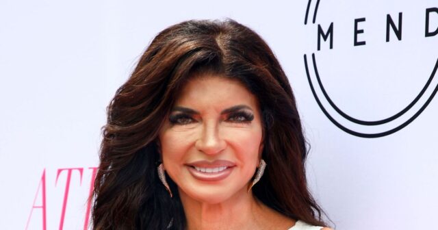 Teresa Giudice von RHONJ löst ihren Lippenfüller auf und teilt ein grafisches Video

