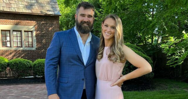 Zeitleiste der Beziehung zwischen Jason Kelce und seiner schwangeren Frau Kylie Kelce

