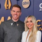 Freddie Freeman von den Dodgers und seine Frau Chelsea gewinnen die CMA Awards 2024