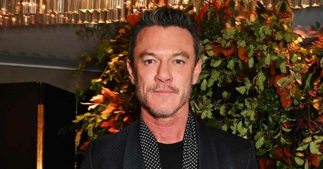 Luke Evans äußert sich zu Problemen mit dem Körperbild: „Ich bin nicht besonders selbstbewusst“

