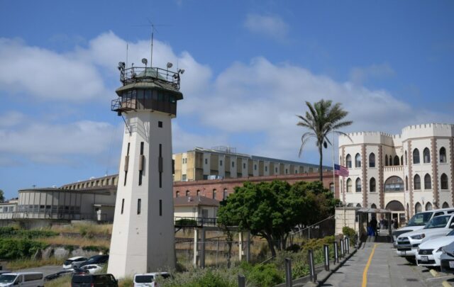 Nun wurden in den letzten zwei Monaten zwei Mitarbeiter von San Quentin angeklagt

