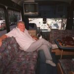 NBC ehrt John Madden an Thanksgiving, indem es den originalen Madden Cruiser auf eine letzte Reise mitnimmt