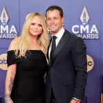 Miranda Lambert und Brendan McLoughlin kuscheln bei den CMA Awards