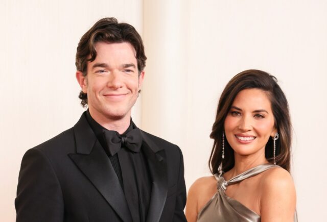 Wie die Romanze zwischen Olivia Munn und John Mulaney „Knocked Up“ ähnelt

