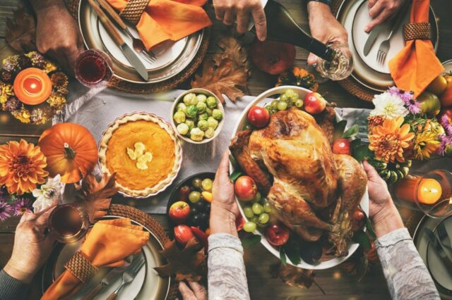 Thanksgiving-Mahlzeiten sind außerhalb Kaliforniens 7 % günstiger

