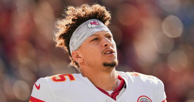 Patrick Mahomes wurde mit einer Geldstrafe von 14.000 US-Dollar belegt, weil er auf dem Spielfeld eine „gewalttätige Geste“ gemacht hatte

