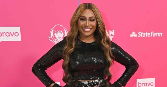 Cynthia Bailey von RHOA sagt, sie sei „sehr verliebt“ in ihren jungen Freund

