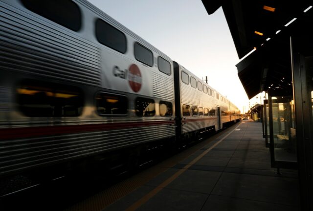 Ausgemusterte dieselbetriebene Caltrain-Flotte wird nach Peru verlegt, um Transportprobleme zu lösen

