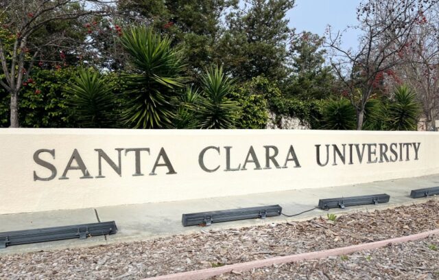 Die Santa Clara University trauert um einen Studenten, der bei einem Autounfall in der Nähe des Campus ums Leben kam

