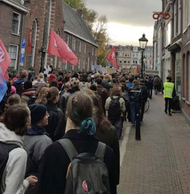 Niederländische Demonstranten drängen weiter gegen Bildungskürzungen

