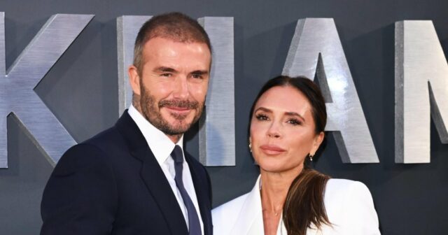 Sehen Sie, wie David Beckham ohne Hemd mit seiner Frau Victoria Beckham trainiert

