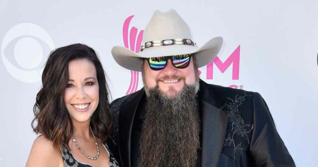 Frau von Sundance Head gibt Einzelheiten zum Waffenunfall bekannt: „Niemand hat ihn erschossen“

