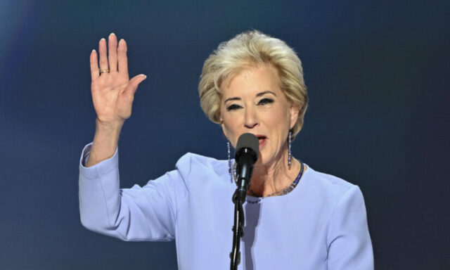 Trump ernennt Linda McMahon, Spenderin und ehemalige Wrestling-Managerin, zur Bildungschefin

