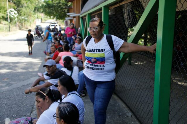 Venezuela lässt einige der Tausenden, die nach der Präsidentschaftswahl inhaftiert waren, aus dem Gefängnis frei

