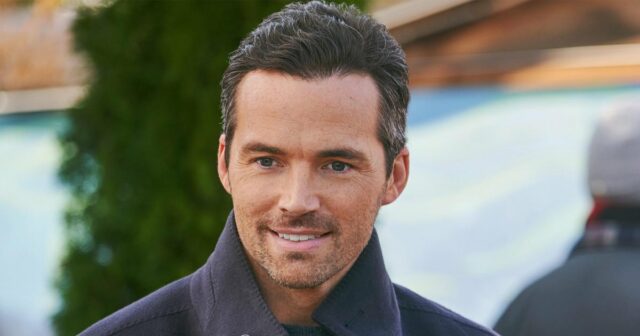 Ian Harding verrät, warum er zu Weihnachten erst am 23. Dezember dekoriert

