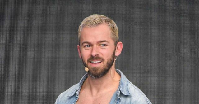 Artem Chigvintsev besucht die 500. Folge von DWTS inmitten des Dramas von Nikki Garcia

