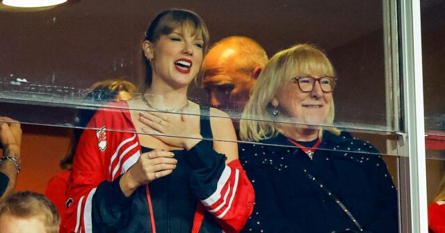 Wird Taylor Swift Hallmarks „Holiday Touchdown“ sehen? Donna Kelce sagt…

