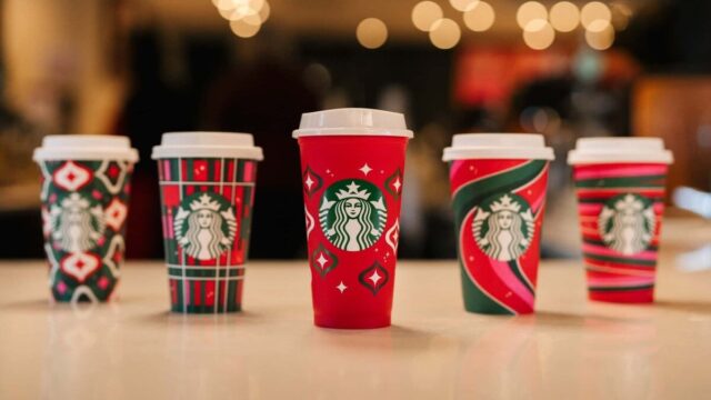 Der Starbucks Red Cup Day steht vor der Tür. So erhalten Sie Ihren Gratisbecher.

