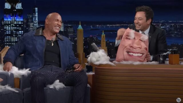 Dwayne Johnsons Interview mit Jimmy Fallon wird zu einer brutalen Kissenschlacht

