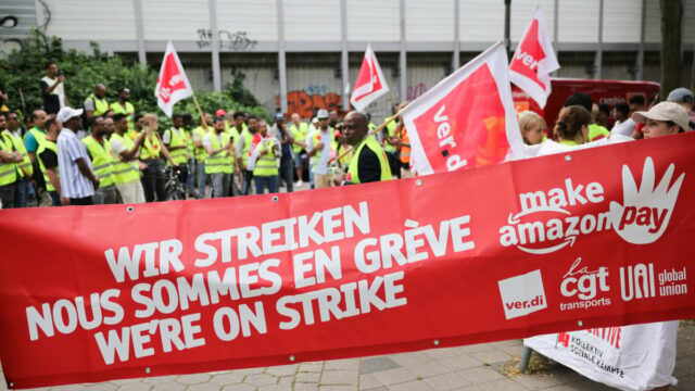 Amazon-Arbeiter planen weltweite Proteste und Streiks für den Black Friday

