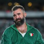 Jason Kelce moderiert seine eigene Late-Night-Talkshow auf ESPN