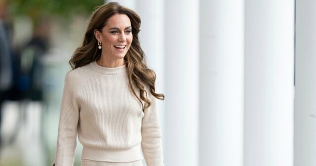 17 zeitlose Pullover für Kate Middletons Royal Rich Mom-Stil

