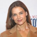 Der Wildledertaschen-Look von Katie Holmes mit Gürtel wird sich bestimmt verkaufen