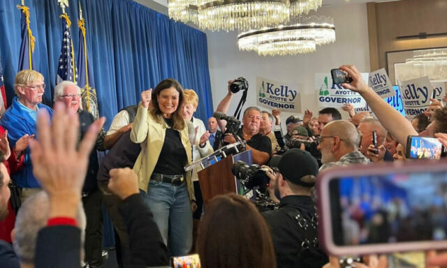 Kelly Ayotte, Anwältin für Elternrechte und Schulwahl, gewinnt das Gouverneursrennen von NH

