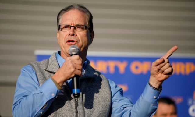 Mike Braun gewinnt das Rennen des Gouverneurs von Indiana gegen den Berufspädagogen

