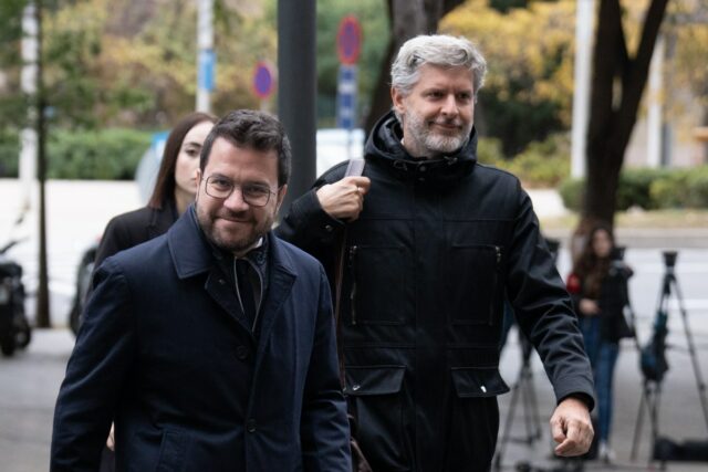 The president of the Generalitat, Pere Aragones (c), accompanied by his lawyer Andreu Van den Eynde (d), arrives to testify at the City of Justice, on 13 December, 2023 in Barcelona, Catalonia, Spain.