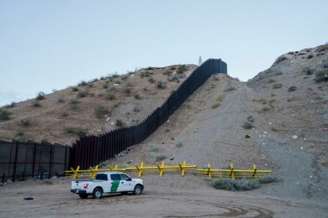 Trump droht Kanada und Mexiko mit Zöllen in Höhe von 25 % und könnte damit den Handel lahmlegen

