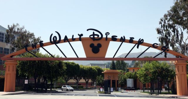 Disney willigt ein, 43 Millionen US-Dollar zu zahlen, um den Rechtsstreit über Frauengehälter beizulegen

