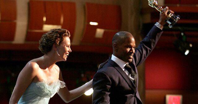 Oscar-Rückblende: Jamie Foxx gewinnt seinen ersten und bisher einzigen Golden Guy als Ray Charles

