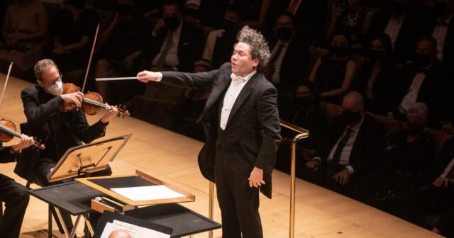 Gustavo Dudamel, LA Phil und Gabriela Ortiz für „Revolución Diamantina“ für Grammy Awards nominiert

