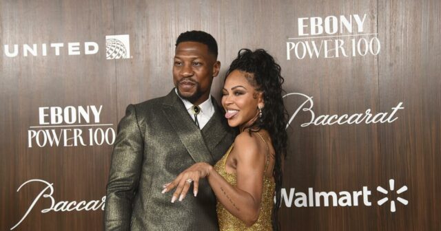 Jonathan Majors und Meagan Good verraten bei der Ebony Power 100 Gala, dass sie verlobt sind

