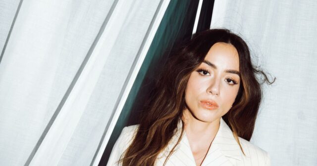 Chloe Bennet weiß, wie es ist, zwischen zwei Welten zu leben, und das nicht nur in „Interior Chinatown“.

