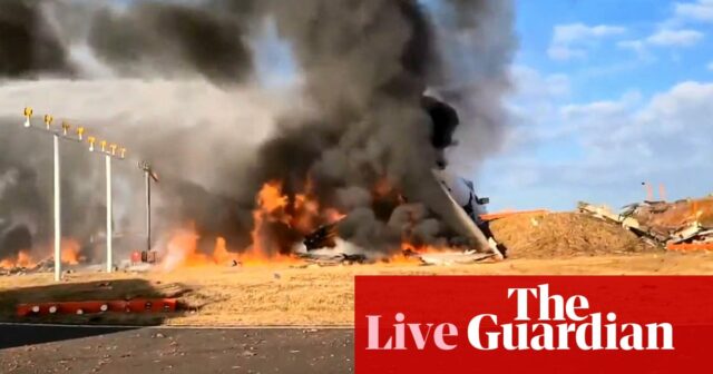 Flugzeugabsturz in Südkorea: Verletzte gemeldet, nachdem Flugzeug der Jeju Air am Flughafen Muan von der Landebahn abgekommen ist – Live-Updates

