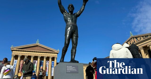 Das RockyFest beginnt mit einer Überraschungsstatue von Underdog-Boxern in Philadelphia

