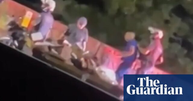 Video, in dem ein Polizist einen Mann von einer Brücke wirft, löst in Brasilien Empörung aus

