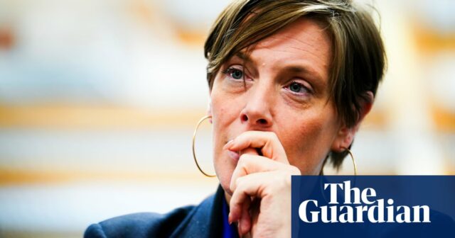 „Stalking von Opfern, um die Identität des Täters herauszufinden“, sagt Jess Phillips

