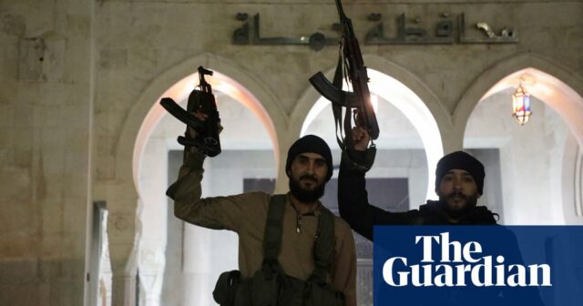 Syrische Rebellen feiern die Einnahme Hamas durch die Truppen des Assad-Regimes – Video

