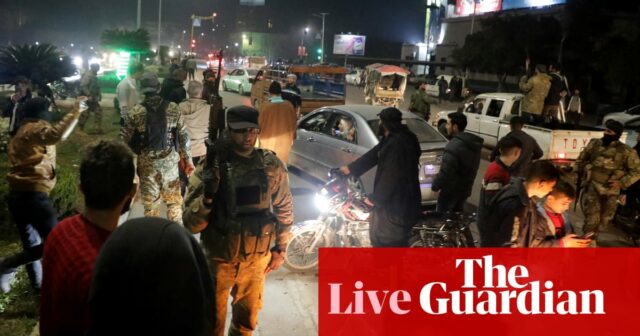 Die Krise im Nahen Osten geht weiter: Tausende fliehen vor dem Vormarsch der Rebellen aus Homs in Zentralsyrien

