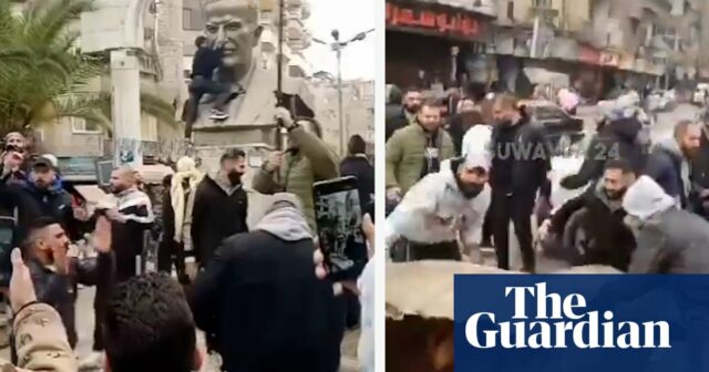 Filmmaterial zeigt Demonstranten, die Statue von Bashar al-Assads Vater in einem Vorort von Damaskus stürzen – Video

