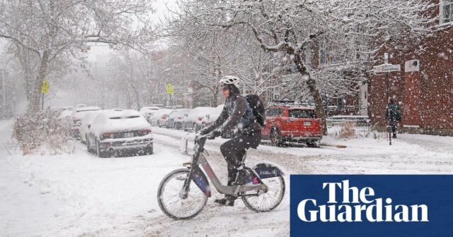 Weihnachtsmann auf Harley und Surfer im Nebel: Fotos des Tages - Freitag

