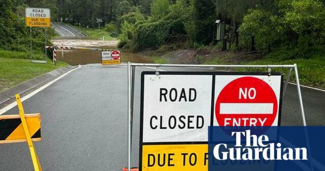 Die Behörden von Queensland lassen Dammwasser ab, da die Überschwemmungsgefahr vor weiteren Regenfällen steigt

