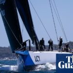 Yachtrennen von Sydney nach Hobart: LawConnect liegt in Führung, nachdem zwei Todesfälle durch wildes Wetter die Flotte erschüttert haben