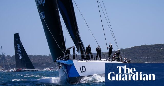 Yachtrennen von Sydney nach Hobart: LawConnect liegt in Führung, nachdem zwei Todesfälle durch wildes Wetter die Flotte erschüttert haben

