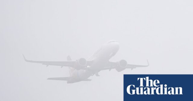 Dichter Nebel wird voraussichtlich bis zum späten Sonntag zu Flugverspätungen in Gatwick führen

