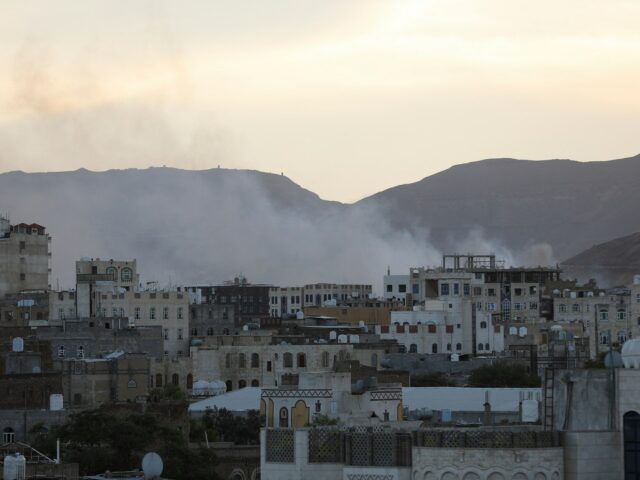 Die USA sagen, sie hätten Angriffe gegen Houthi-Ziele in der jemenitischen Hauptstadt durchgeführt

